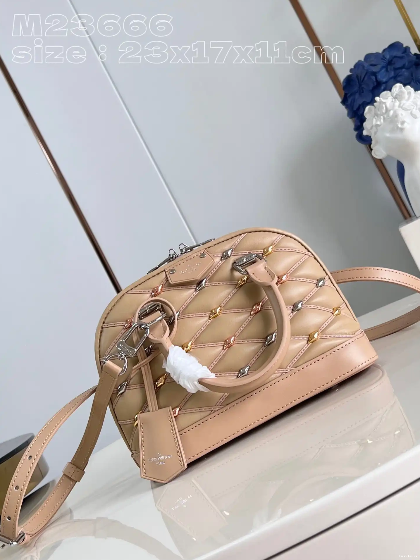 Frstbag ru VUITTON LOUIS Nano Alma 0529